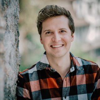 Change Moments's profile picture, influencer in switzerland
